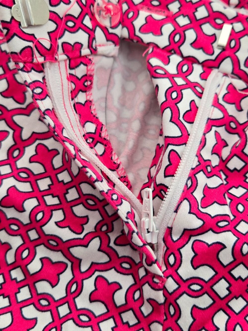 Laundry by shelli segal pink white geomatric print shorts size 10 EUC - Picture 4 of 10